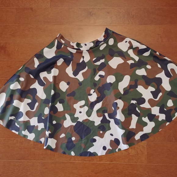 Cammando Skater Skirt - Picture 2 of 3